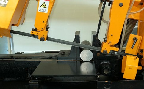 沙湾数控带锯床自动送料精度会出现偏差吗？